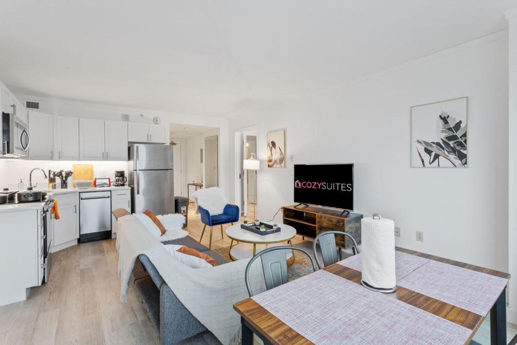 Boardwalk 2br 3ba Cozysuites At Showboat Apartment